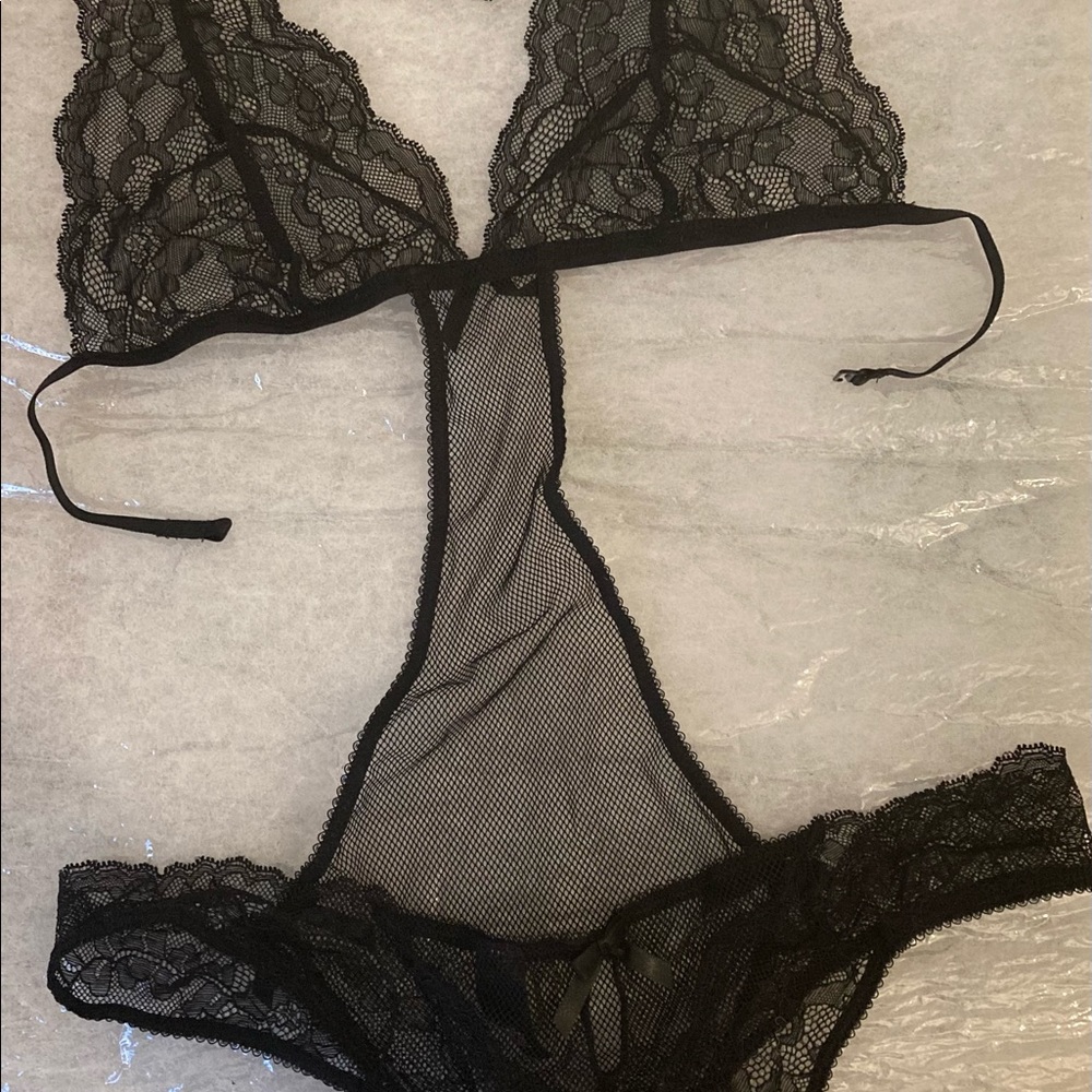 NEW  Vitoria’d Secret Lingerie